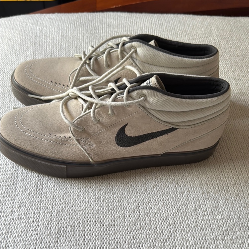 Nike Cream and Gray Loafers Slip-Ons with Suede Finish